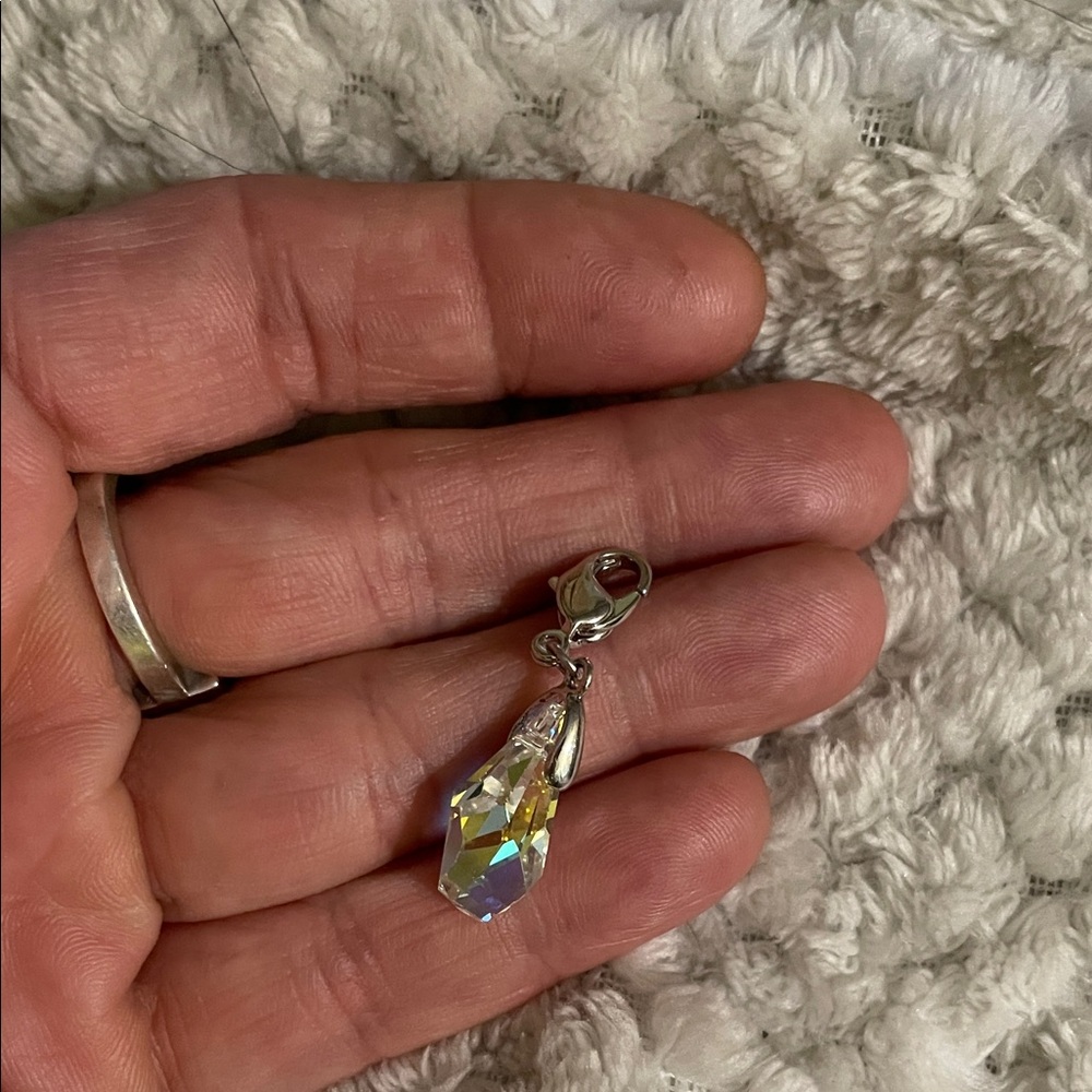 Swavorski Elegant Silver Crystal clip Pendant